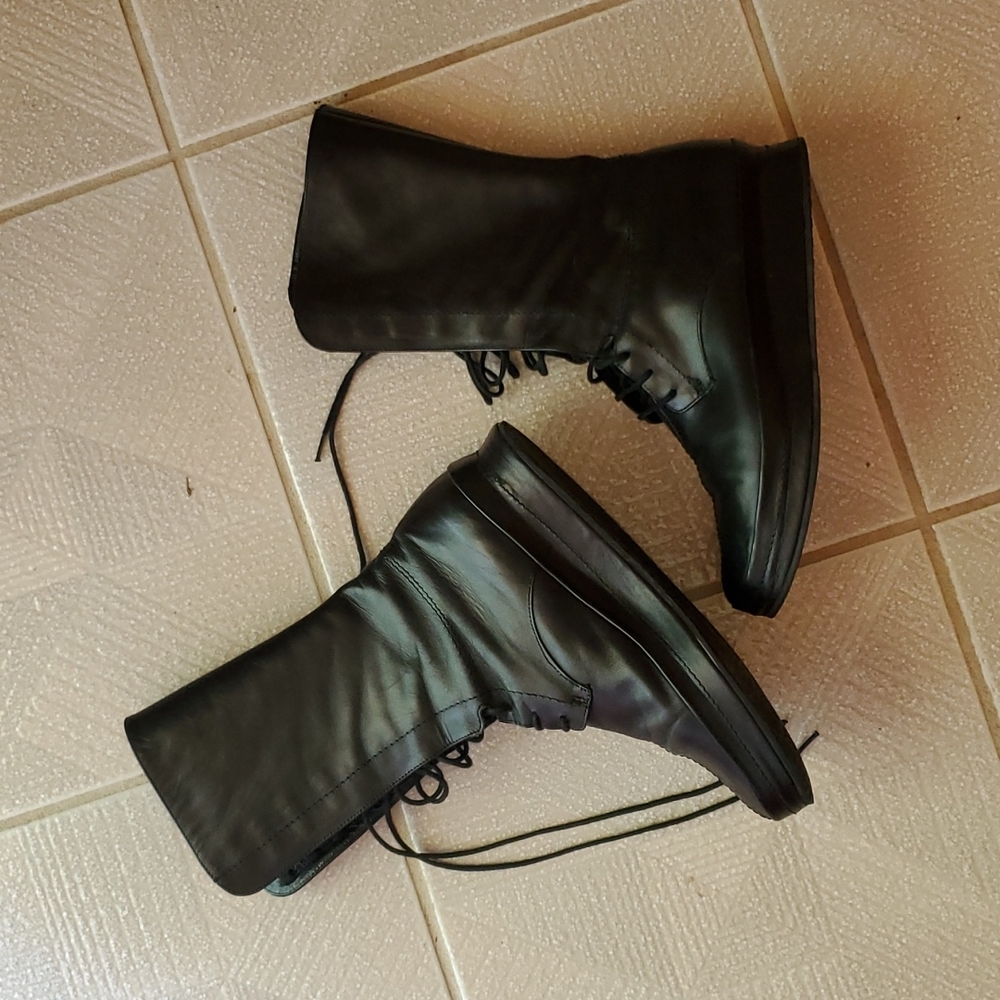 Stephane Kélian (paris) mid-calf (~9in) Black leather boots size 7